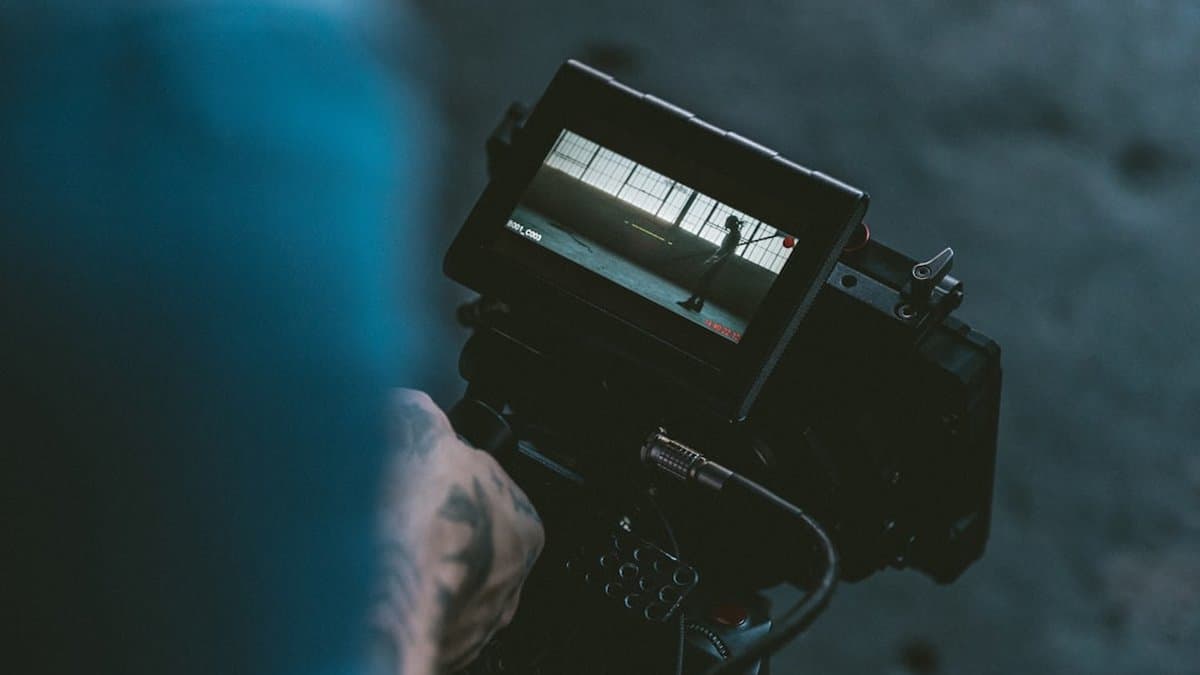 Side-by-side comparison of landscape Twitch footage being converted to vertical 9 format for short-form platforms — Photo by Jakob Owens on Unsplash