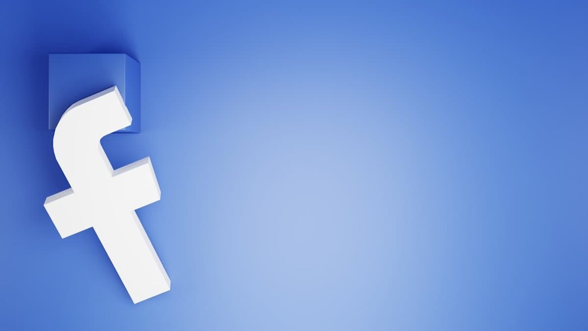 Creator checklist showing Facebook monetization requirements including follower count, content policies, and profile setup — Photo by Deeksha Pahariya on Unsplash