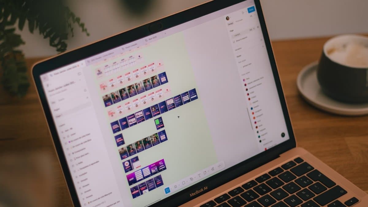 Painel de gerenciamento de projetos mostrando calendário de conteúdo organizado com múltiplos ativos de vídeo reutilizados agendados em diferentes plataformas ao longo do mês — Foto por Swello no Unsplash