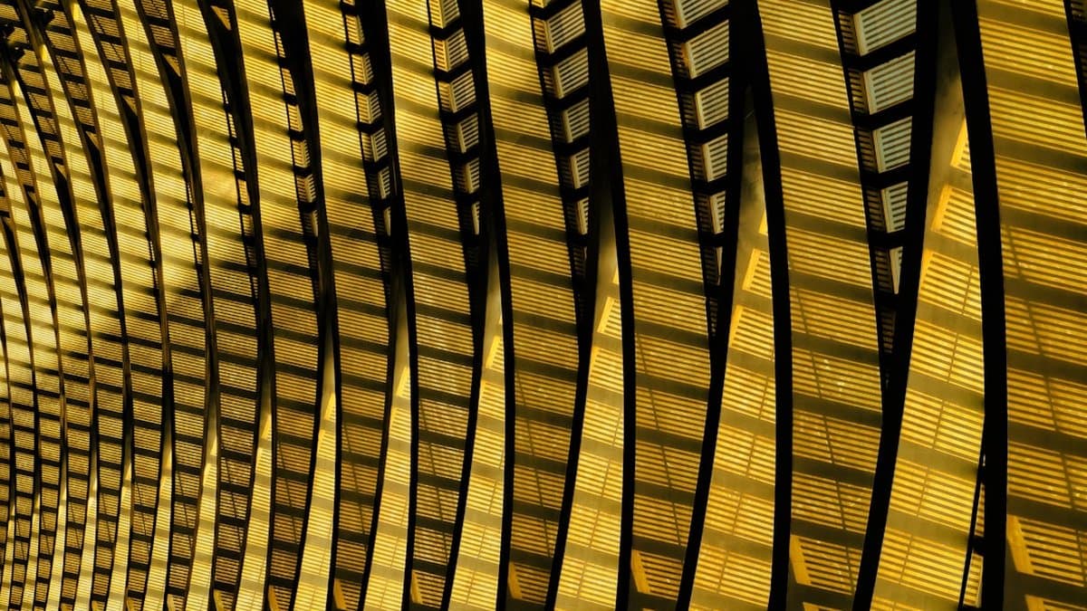 Visual comparison chart showing technical requirements and best practices for TikTok, Instagram Reels, YouTube Shorts, and Facebook Reels — Photo by wu yi on Unsplash