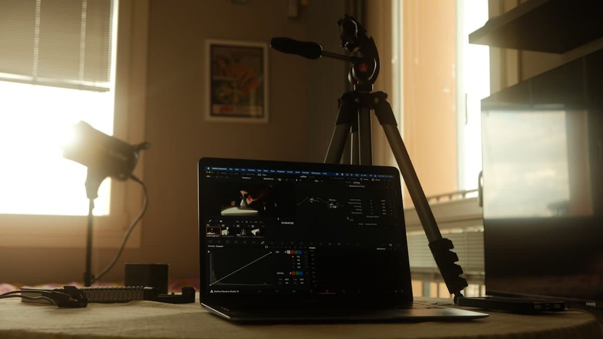 Sales development representative recording a personalized short-form prospecting video directly from their laptop using simple recording software. — Photo by Grigorii Shcheglov on Unsplash