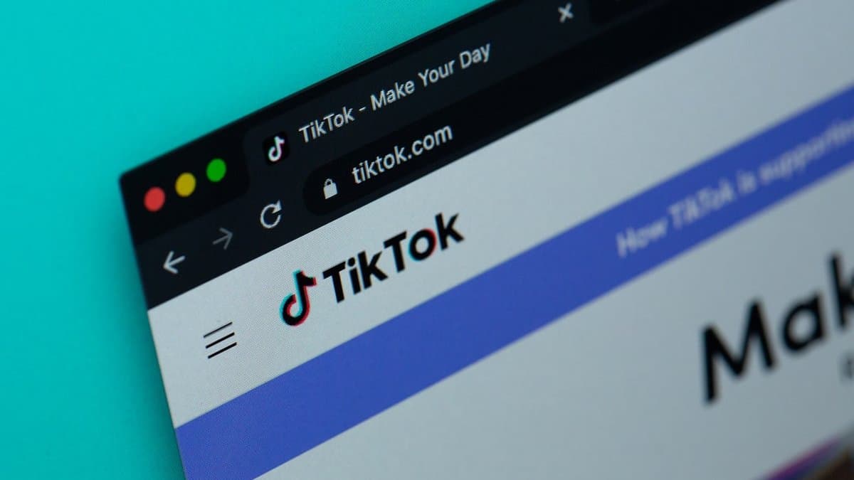 Close-up of TikTok video analytics showing critical first three-second retention rate and early engagement performance indicators — Photo by Solen Feyissa on Unsplash