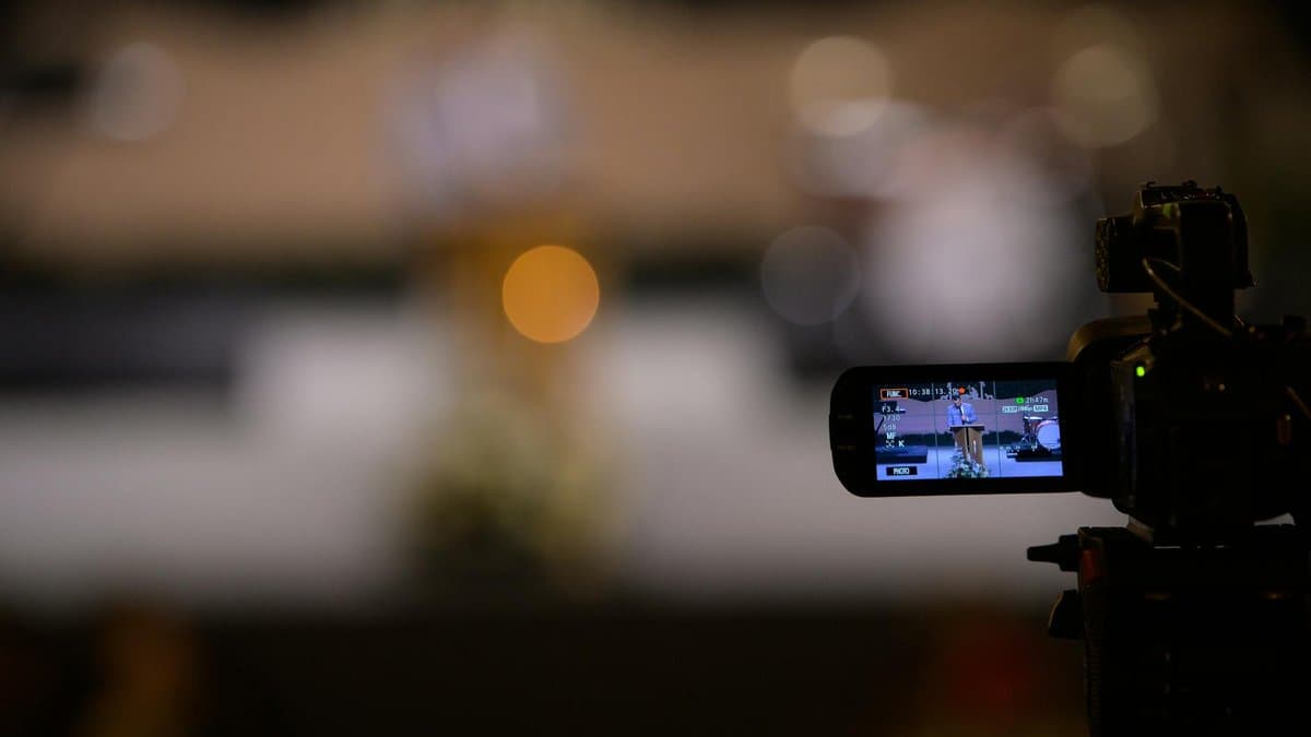 Aleph AIs fortschrittliche Videogenerierungsoberfläche mit mehreren KI-Modellen und Style-Transfer-Optionen — Foto von Brett Sayles auf Pexels