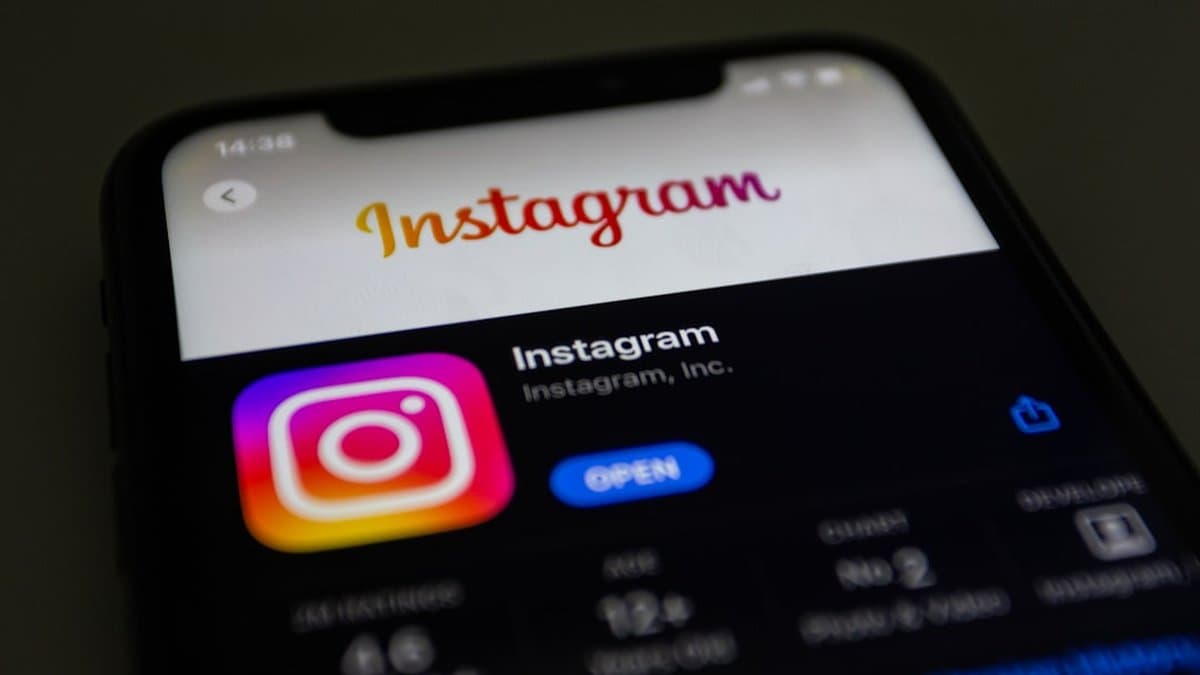 Creator dashboard showing Instagram bonus program eligibility criteria and performance metrics for earning potential — Photo by Shutter Speed on Unsplash