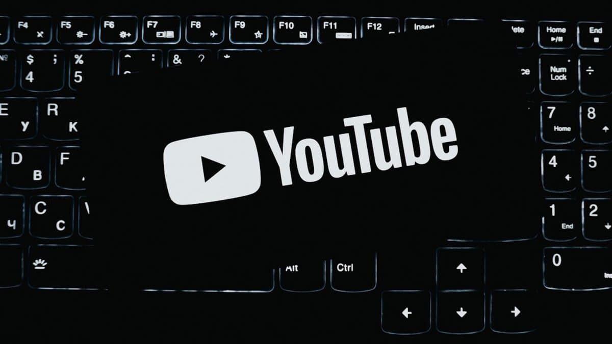 YouTube Shorts Analytics-Dashboard mit Abschlussquote und Aufbewahrungsmetriken zur Optimierung der Algorithmus-Leistung. — Foto von Zulfugar Karimov auf Unsplash